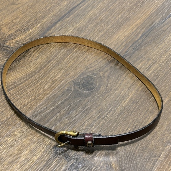 Vintage Etienne Aigner burgundy leather and brass belt size 26 - Picture 1 of 6